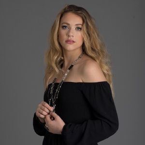 Meet your Posher, Annalee